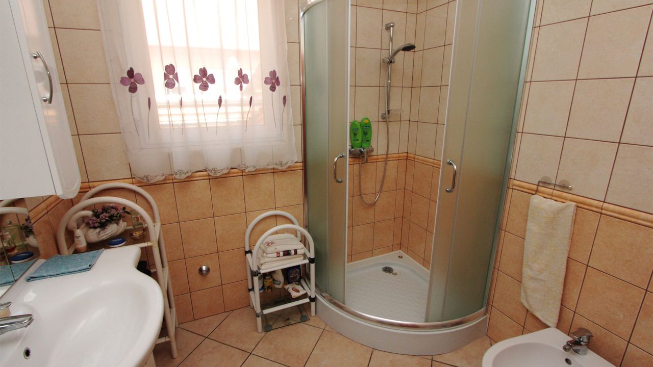 (AA) Modern bungalow surrounded by a well-kept garden – Héviz, photo 9 of 14