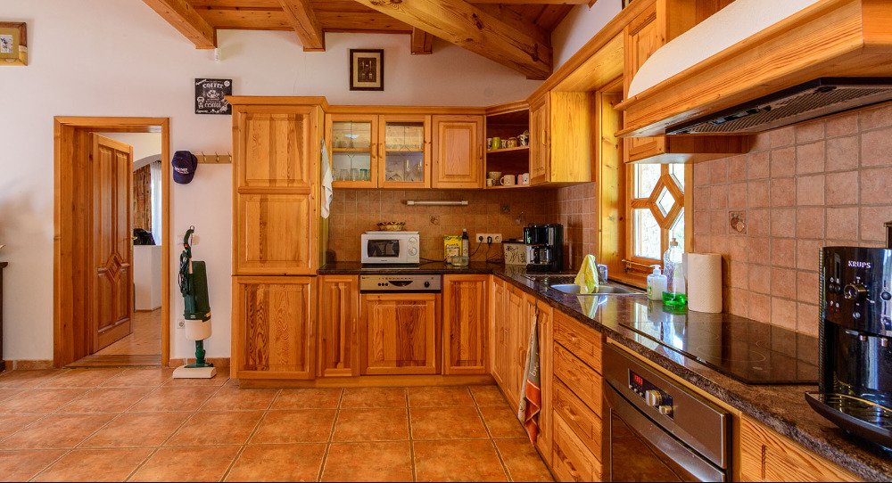 Aan de noordoever van het Balatonmeer, naast het bos, een volledig ingerichte villa. – Balatongyörök, foto 11 van 26