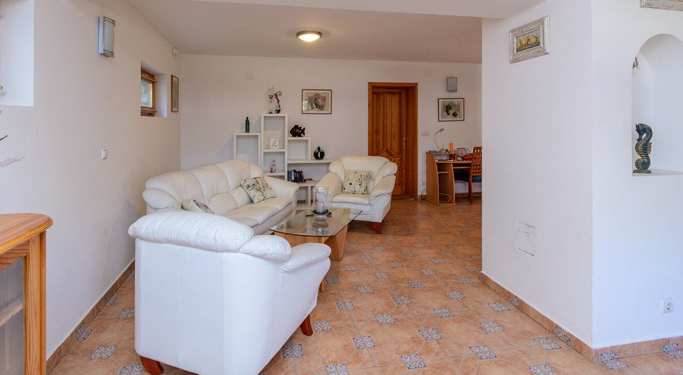 Aan de noordoever van het Balatonmeer, naast het bos, een volledig ingerichte villa. – Balatongyörök, foto 15 van 26
