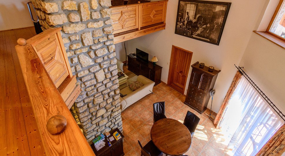 Aan de noordoever van het Balatonmeer, naast het bos, een volledig ingerichte villa. – Balatongyörök, foto 18 van 26