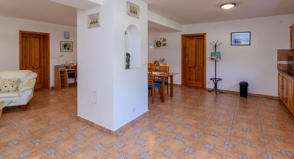 Aan de noordoever van het Balatonmeer, naast het bos, een volledig ingerichte villa. – Balatongyörök, foto 22 van 26