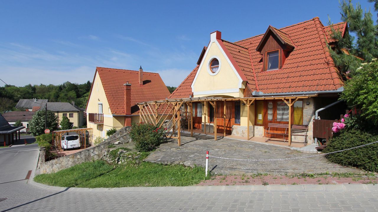 (AA) Large property with apartment, business premises and restaurant – Héviz, photo 1 of 19