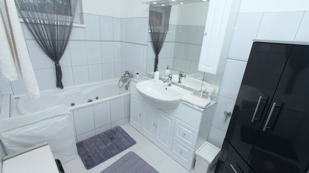 (AA) Large property with apartment, business premises and restaurant – Héviz, photo 8 of 19