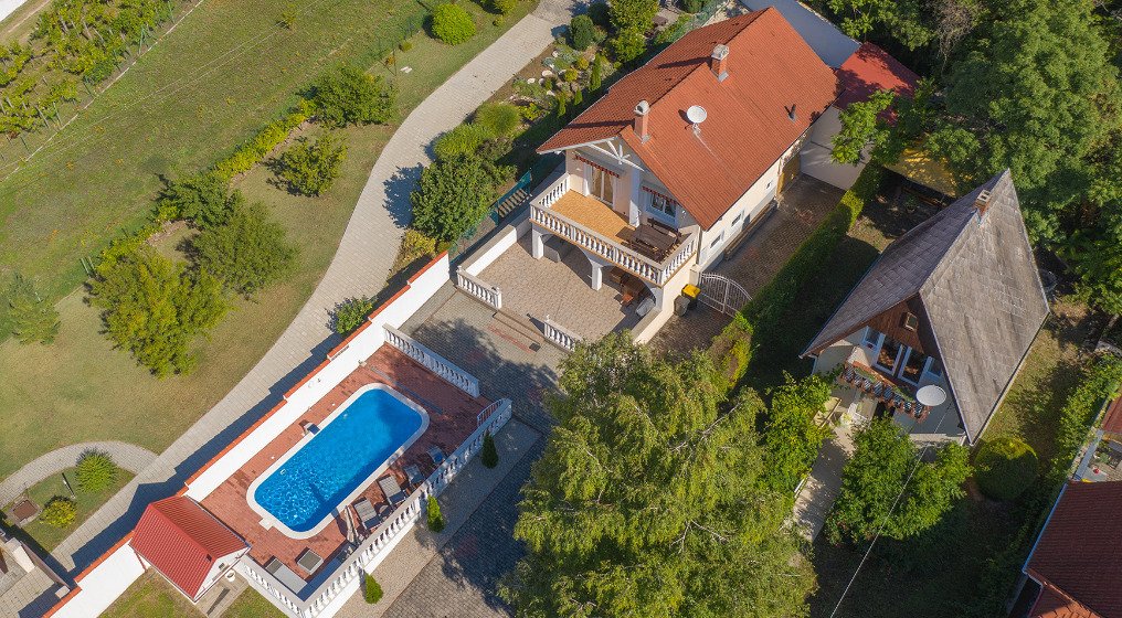 Családi ház panorámás kilátással a balatoni tóra – Vonyarcvashegy, 3/48. kép