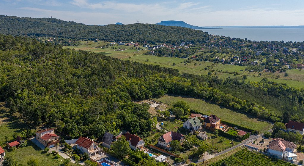 Családi ház panorámás kilátással a balatoni tóra – Vonyarcvashegy, 7/48. kép