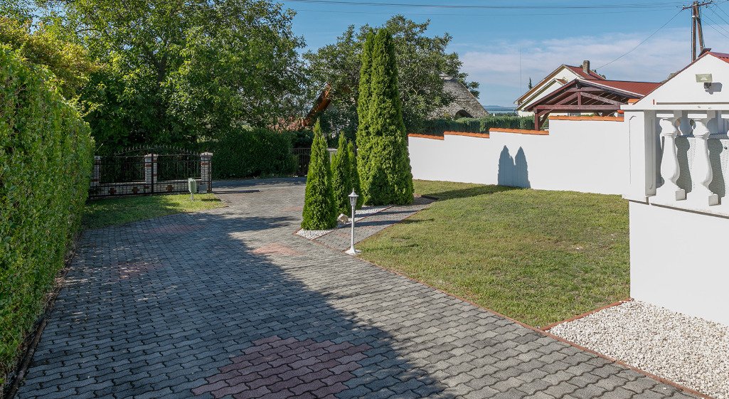 Családi ház panorámás kilátással a balatoni tóra – Vonyarcvashegy, 11/48. kép