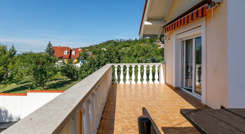 Családi ház panorámás kilátással a balatoni tóra – Vonyarcvashegy, 25/48. kép