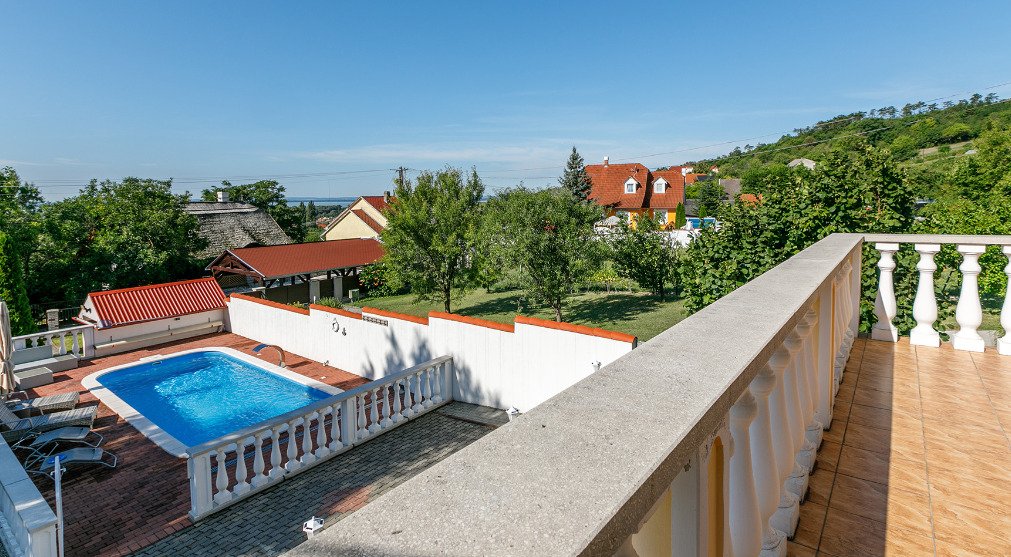 Családi ház panorámás kilátással a balatoni tóra – Vonyarcvashegy, 26/48. kép