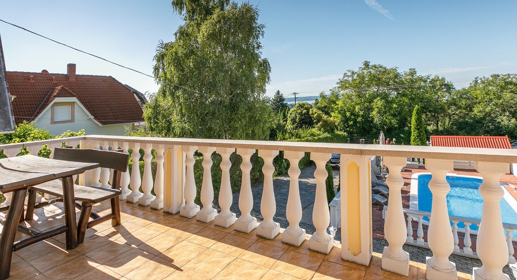 Családi ház panorámás kilátással a balatoni tóra – Vonyarcvashegy, 27/48. kép