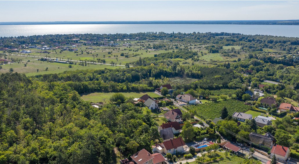 Családi ház panorámás kilátással a balatoni tóra – Vonyarcvashegy, 48/48. kép