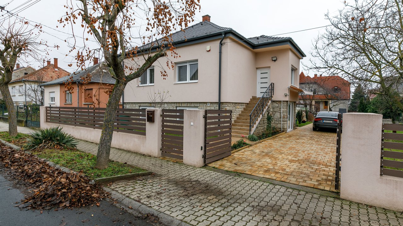 (AAA) Einfamilienhaus mit Pool in ruhiger Straße von Héviz – Hévíz, Bild 1 von 33