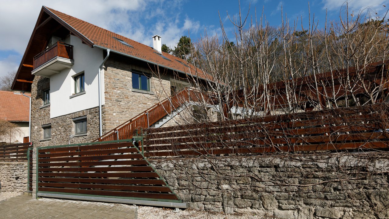AAA: Wunderschönes Einfamilienhaus mit Panoramablick auf den Plattensee – Tihany, Bild 2 von 67