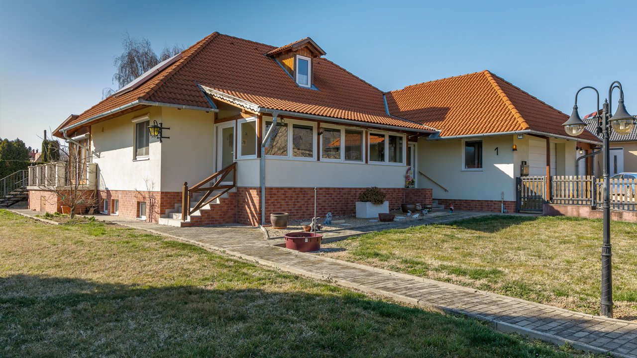 AAA: felújított családi ház kiváló helyen – Cserszegtomaj, 2/35. kép