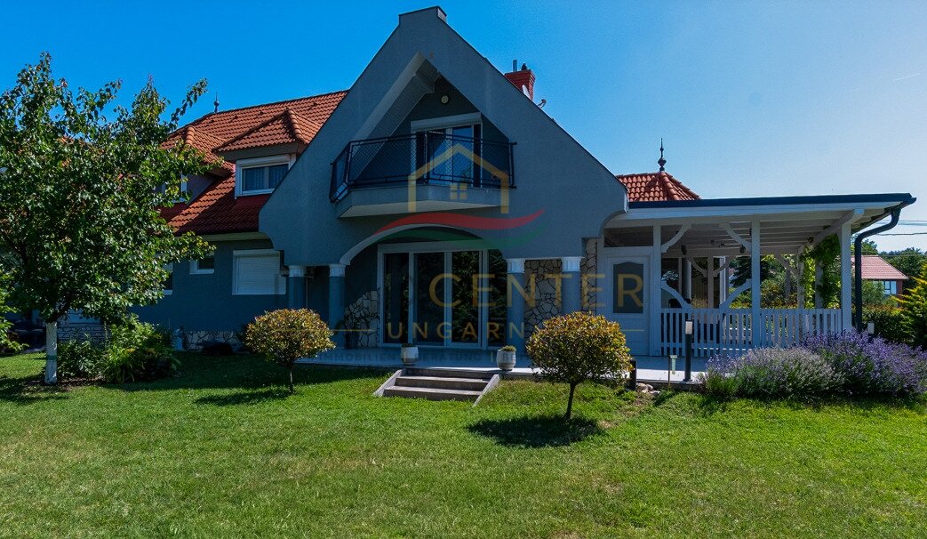 (AAA) Exklusives Einfamilienhaus - Wo Natur und exklusiver Wohnkomfort aufeinandertreffen – Gyenesdiás, Bild 1 von 41