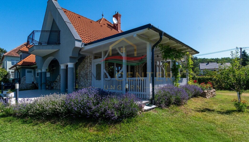 (AAA) Exklusives Einfamilienhaus - Wo Natur und exklusiver Wohnkomfort aufeinandertreffen – Gyenesdiás, Bild 2 von 41