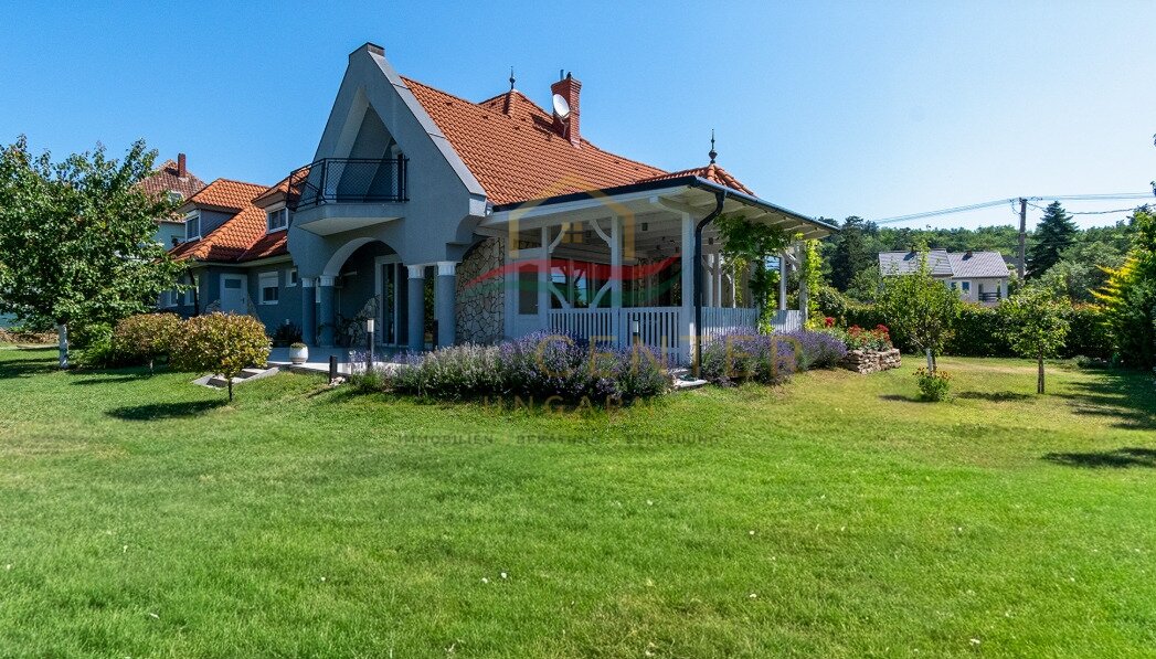(AAA) Exklusives Einfamilienhaus - Wo Natur und exklusiver Wohnkomfort aufeinandertreffen – Gyenesdiás, Bild 3 von 41