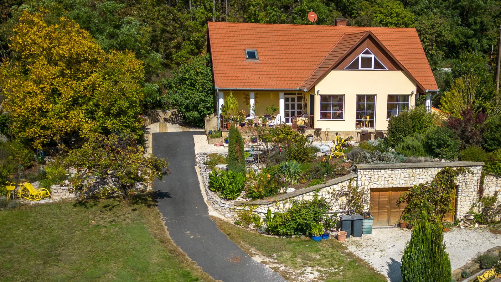 (AAAB) Családi ház fantasztikus területtel és panorámás kilátással – Gyenesdiás, 1/36. kép