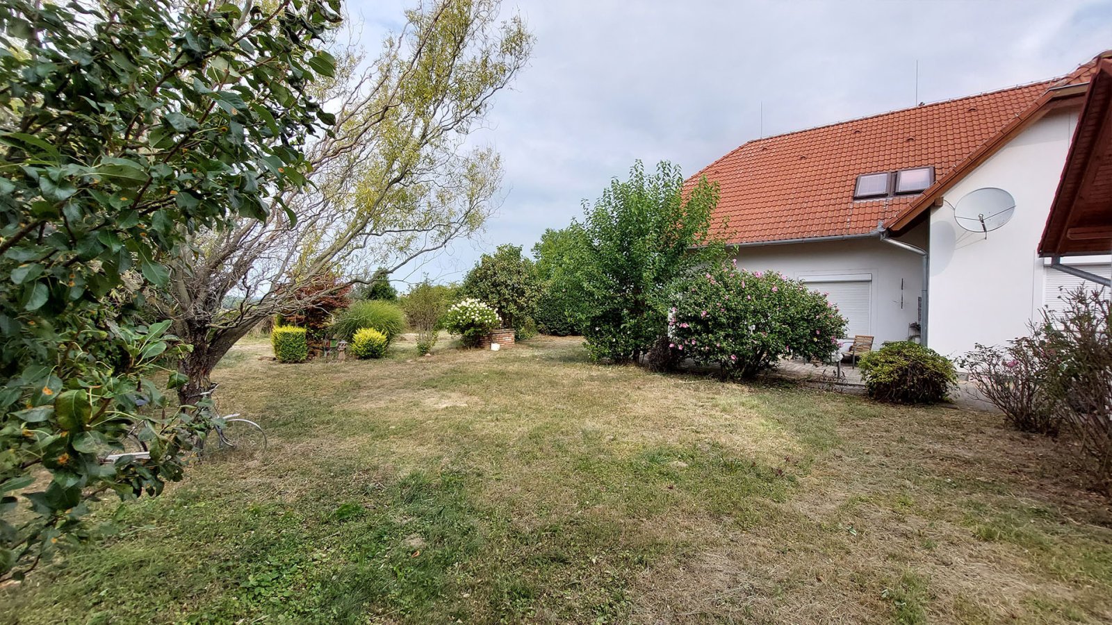 (AAA) Spacious family home near the lake and yet quietly located – Balatonberény, photo 3 of 24