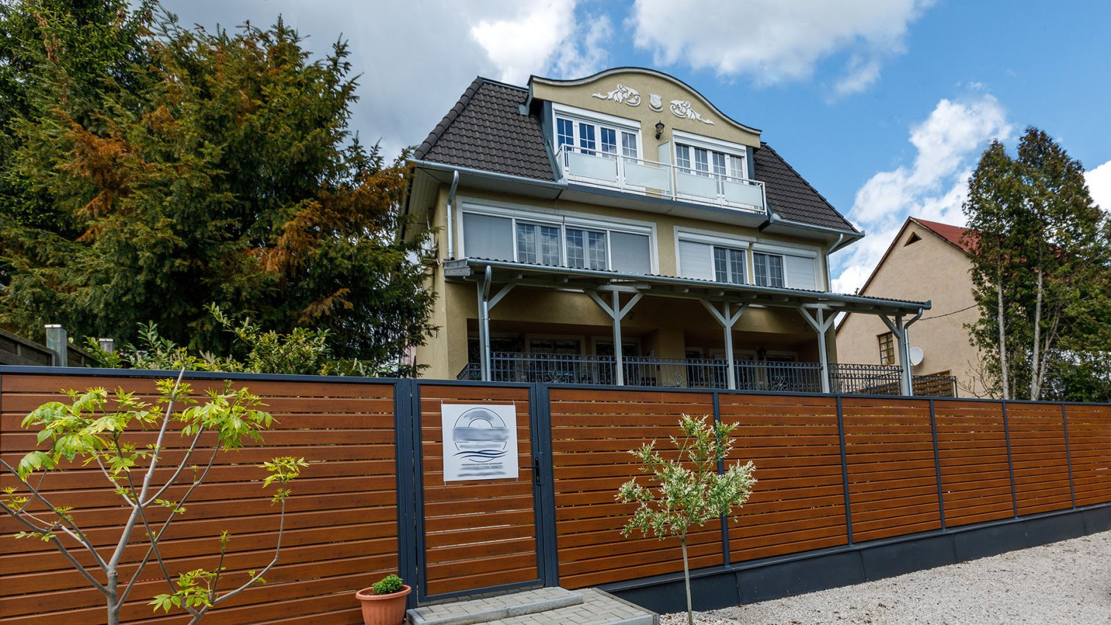 (AAA) Groot herenhuis met Balaton-panorama en zakelijke mogelijkheden – Balatongyörök, foto 1 van 54