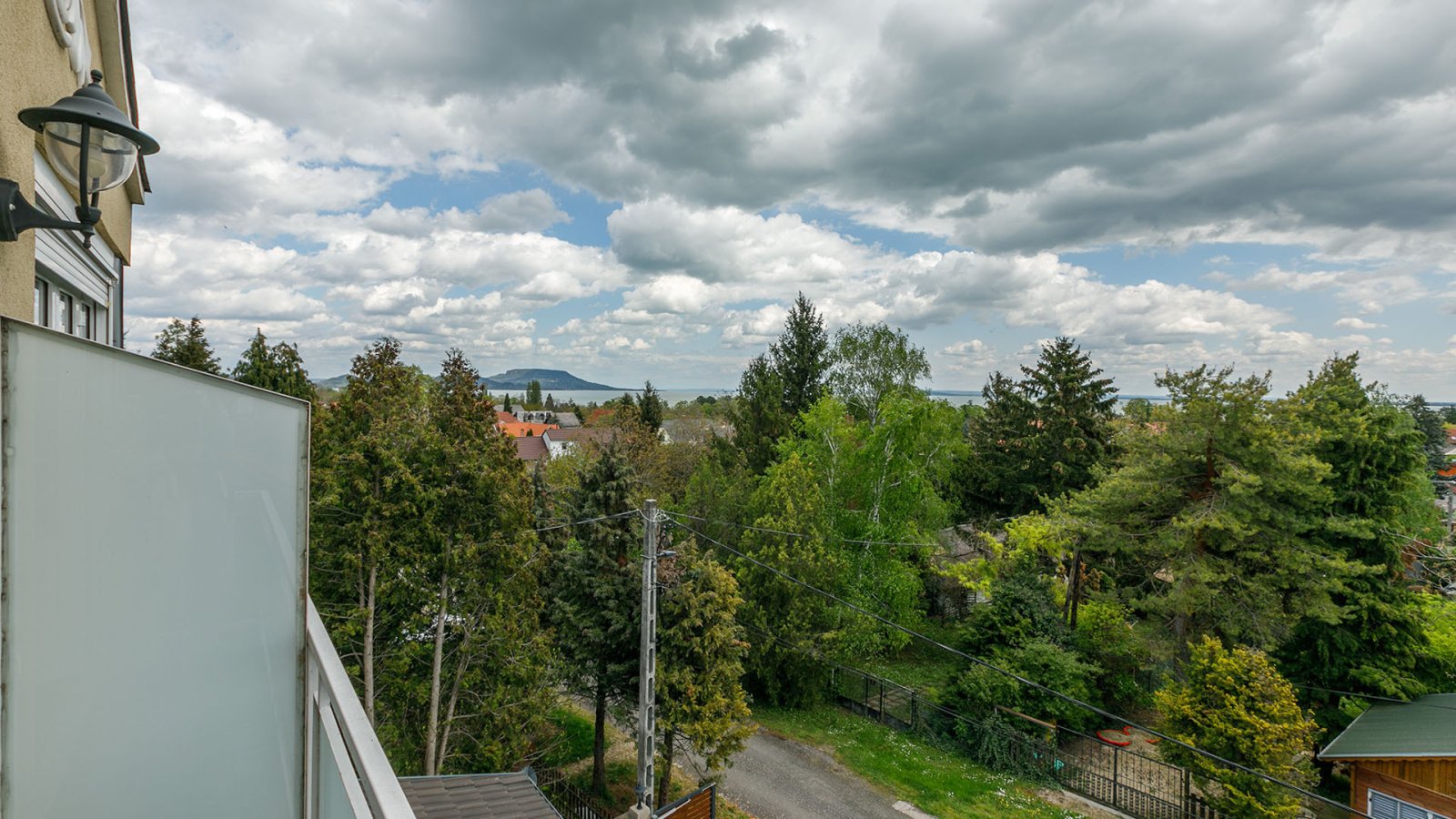 (AAA) Groot herenhuis met Balaton-panorama en zakelijke mogelijkheden – Balatongyörök, foto 42 van 54