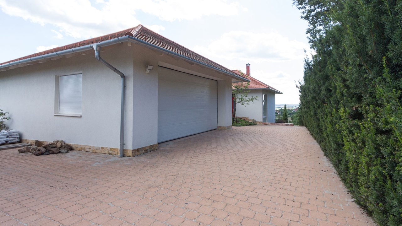 (AAAB) Luxurious property with a panoramic view of Lake Balaton and a large pool – bei Gyenesdiás, photo 3 of 45