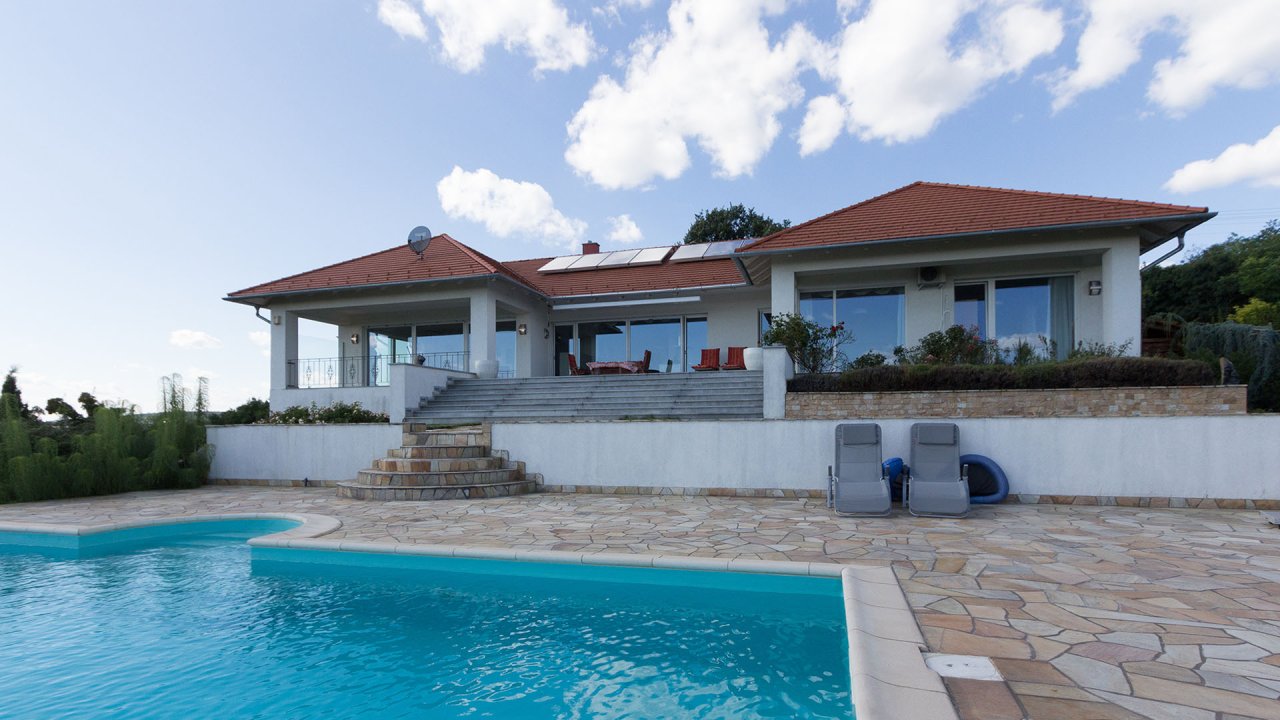 (AAAB) Luxurious property with a panoramic view of Lake Balaton and a large pool – bei Gyenesdiás, photo 4 of 45