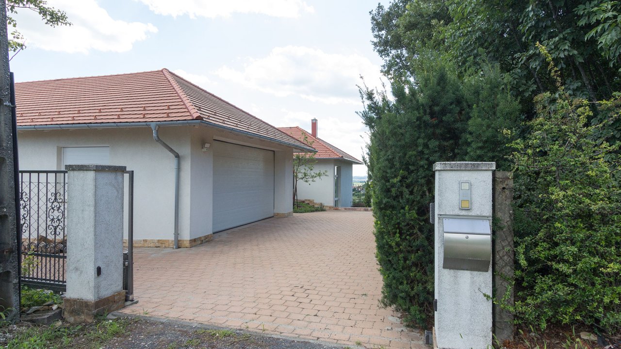 (AAAB) Luxurious property with a panoramic view of Lake Balaton and a large pool – bei Gyenesdiás, photo 5 of 45