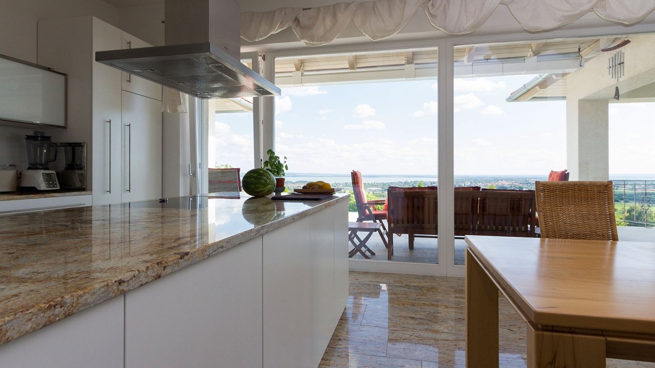 (AAAB) Luxurious property with a panoramic view of Lake Balaton and a large pool – bei Gyenesdiás, photo 24 of 45