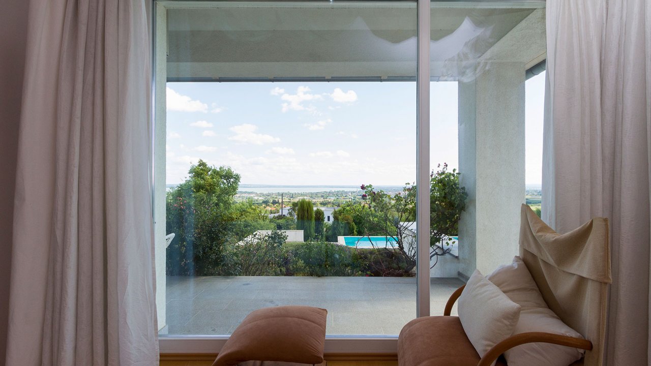 (AAAB) Luxurious property with a panoramic view of Lake Balaton and a large pool – bei Gyenesdiás, photo 33 of 45
