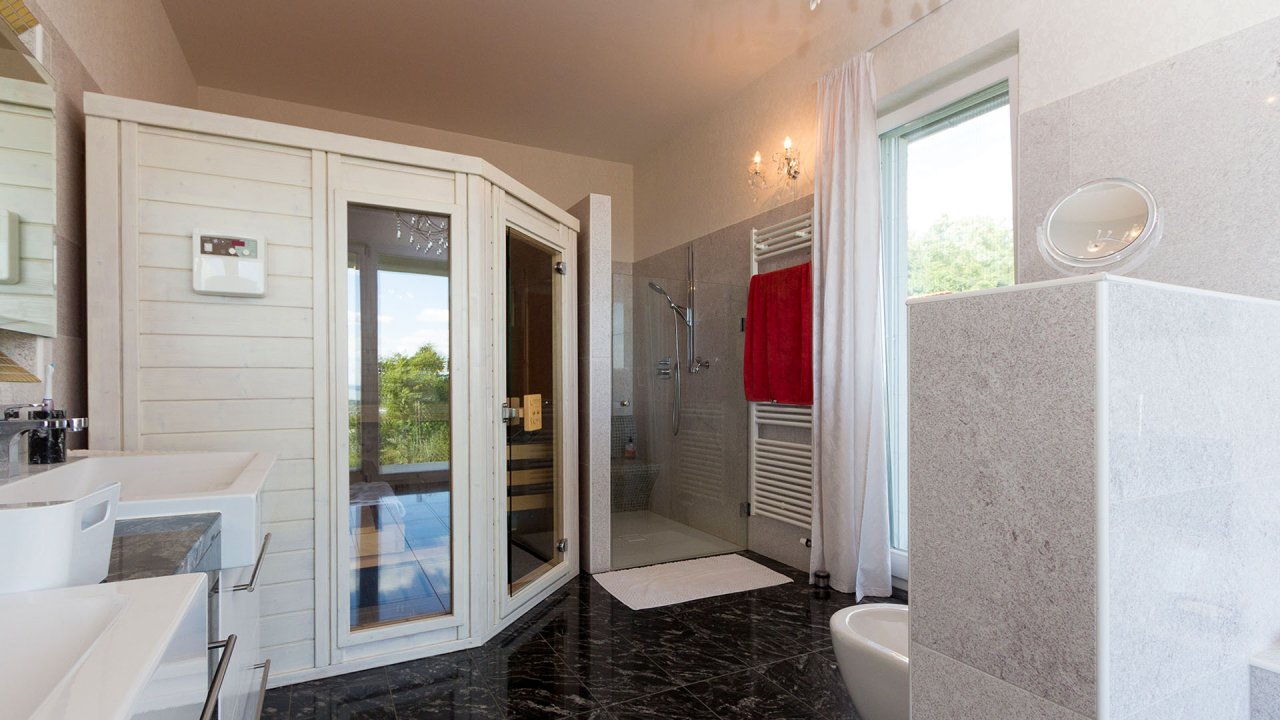 (AAAB) Luxurious property with a panoramic view of Lake Balaton and a large pool – bei Gyenesdiás, photo 36 of 45