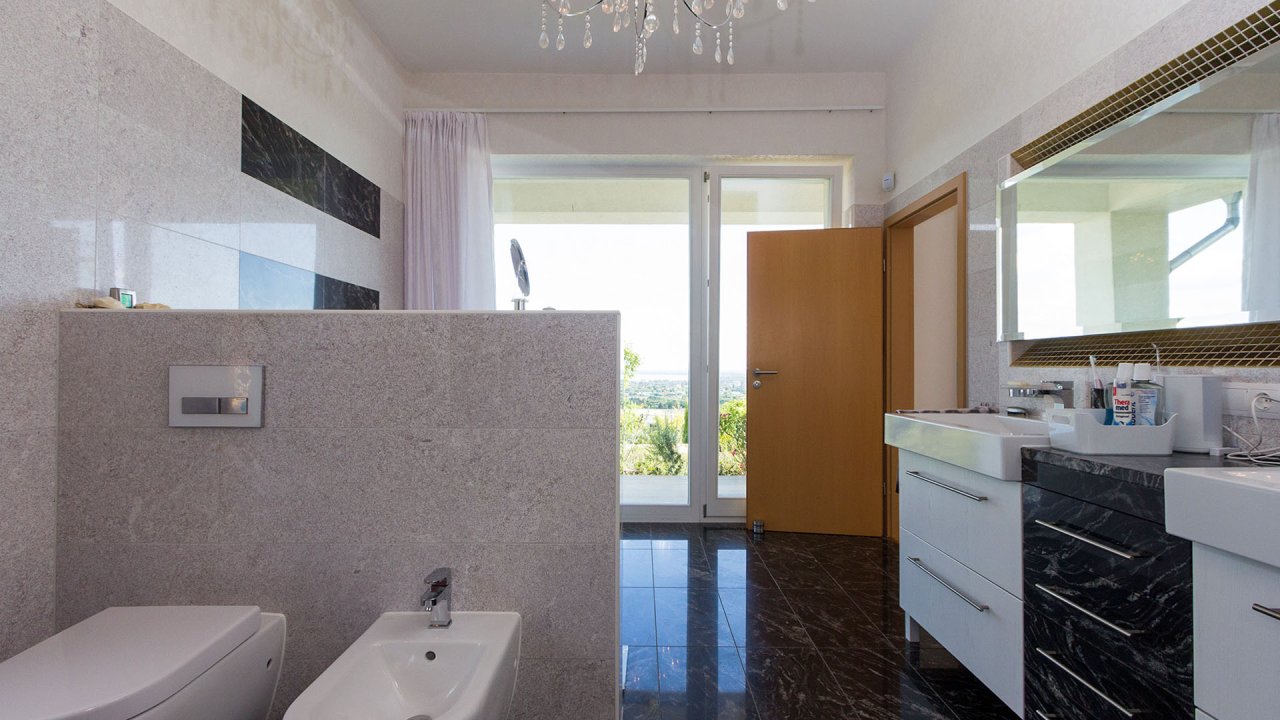 (AAAB) Luxurious property with a panoramic view of Lake Balaton and a large pool – bei Gyenesdiás, photo 39 of 45