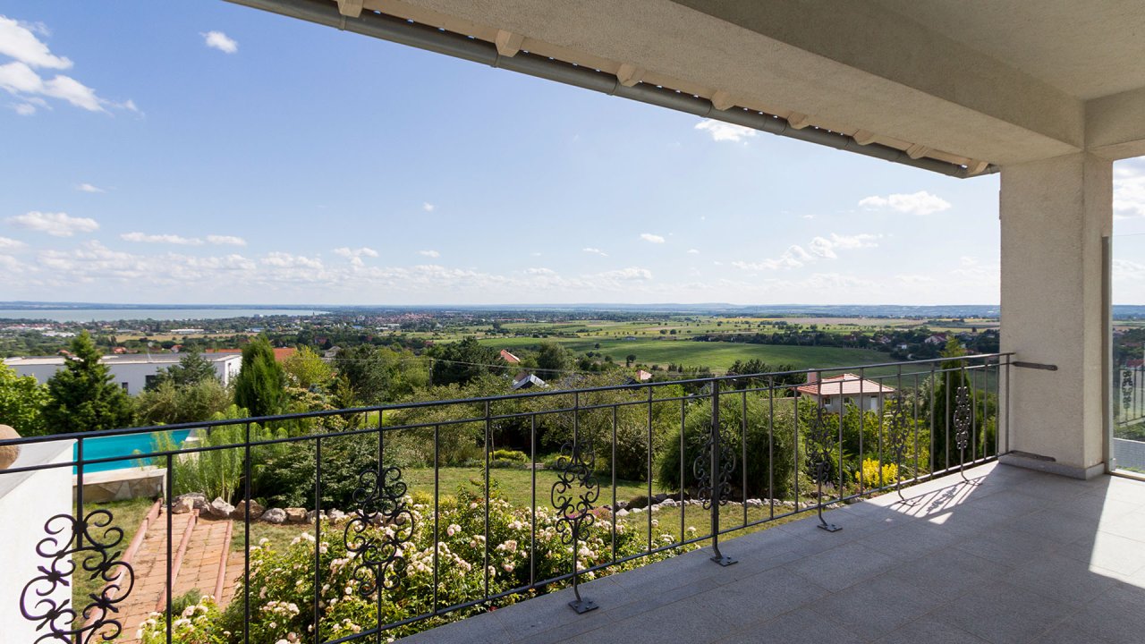 (AAAB) Luxurious property with a panoramic view of Lake Balaton and a large pool – bei Gyenesdiás, photo 42 of 45