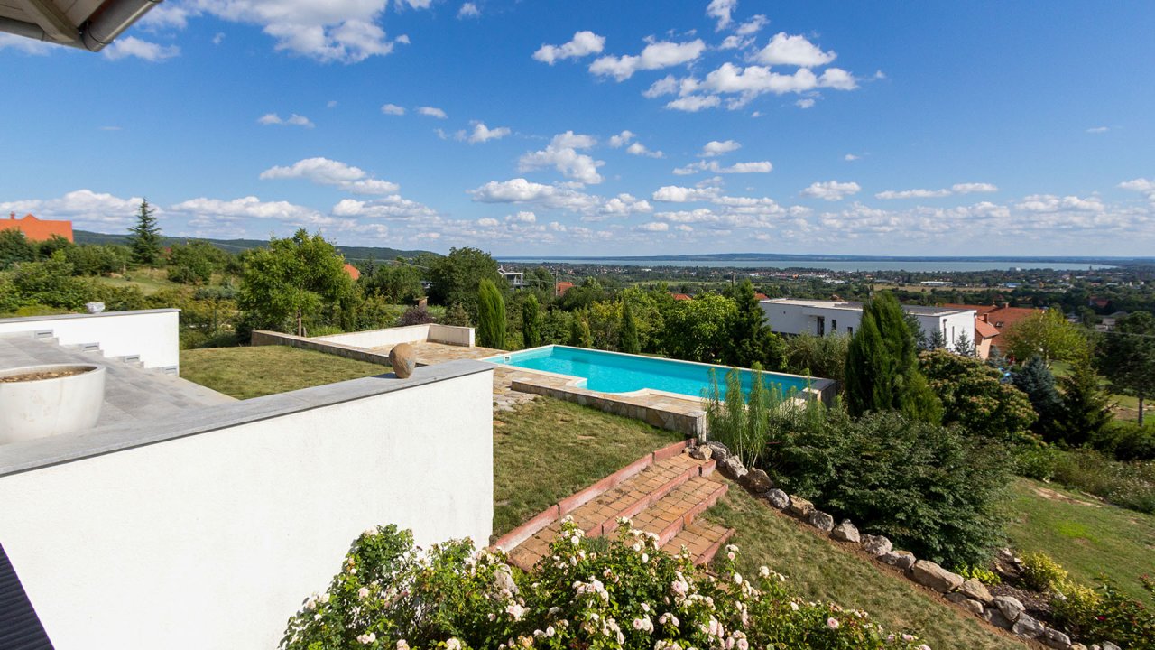 (AAAB) Luxurious property with a panoramic view of Lake Balaton and a large pool – bei Gyenesdiás, photo 43 of 45
