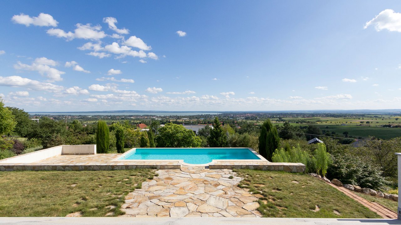 (AAAB) Luxurious property with a panoramic view of Lake Balaton and a large pool – bei Gyenesdiás, photo 44 of 45