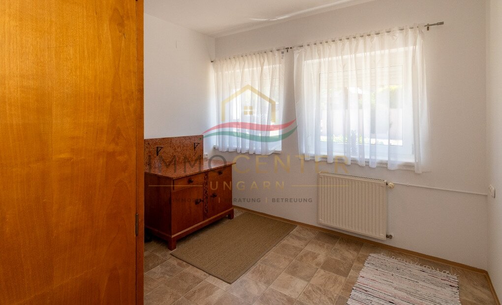 (AAA) Hervorragende Gelegenheit- Einfamilienhaus in Seenähe auf einem wunderschön angelegten Grundstück – Gyenesdiás, Bild 15 von 31