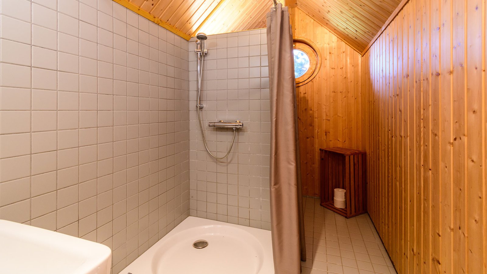Außergewöhnliches, diskretes Anwesen im traditionellen Stil mit Panormablick und großem Grundstück am Nordufer des Balaton (AAA-33768) – bei Gyenesdiás, Bild 36 von 71