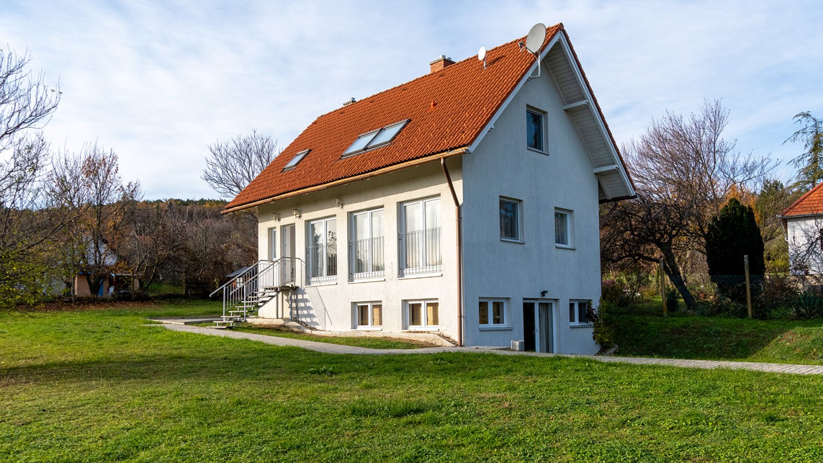 (AAA) Solides, helles Apartmenthaus in sehr guter Lage – Balatongyörök, Bild 2 von 46