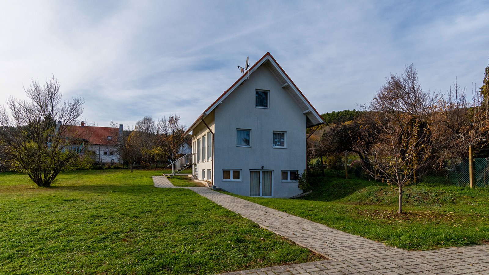 (AAA) Solides, helles Apartmenthaus in sehr guter Lage – Balatongyörök, Bild 4 von 46