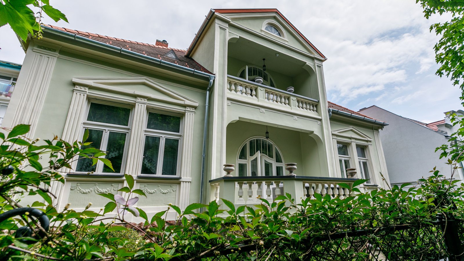 Imposing town villa in Keszthely on the northern shore of Lake Balaton, photo 1 of 70