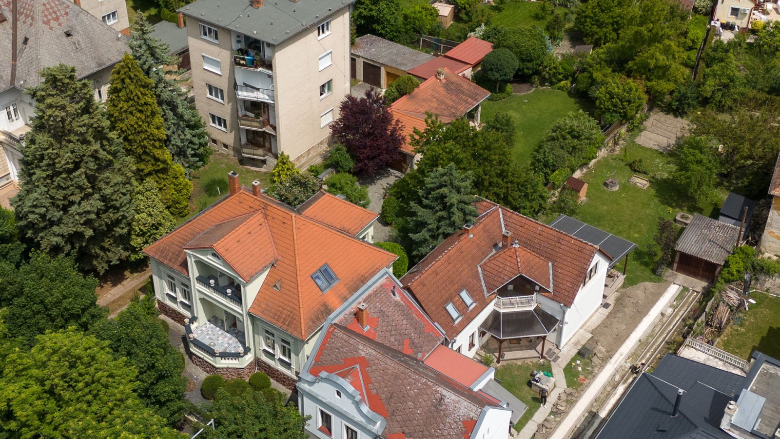 Imposing town villa in Keszthely on the northern shore of Lake Balaton, photo 2 of 70