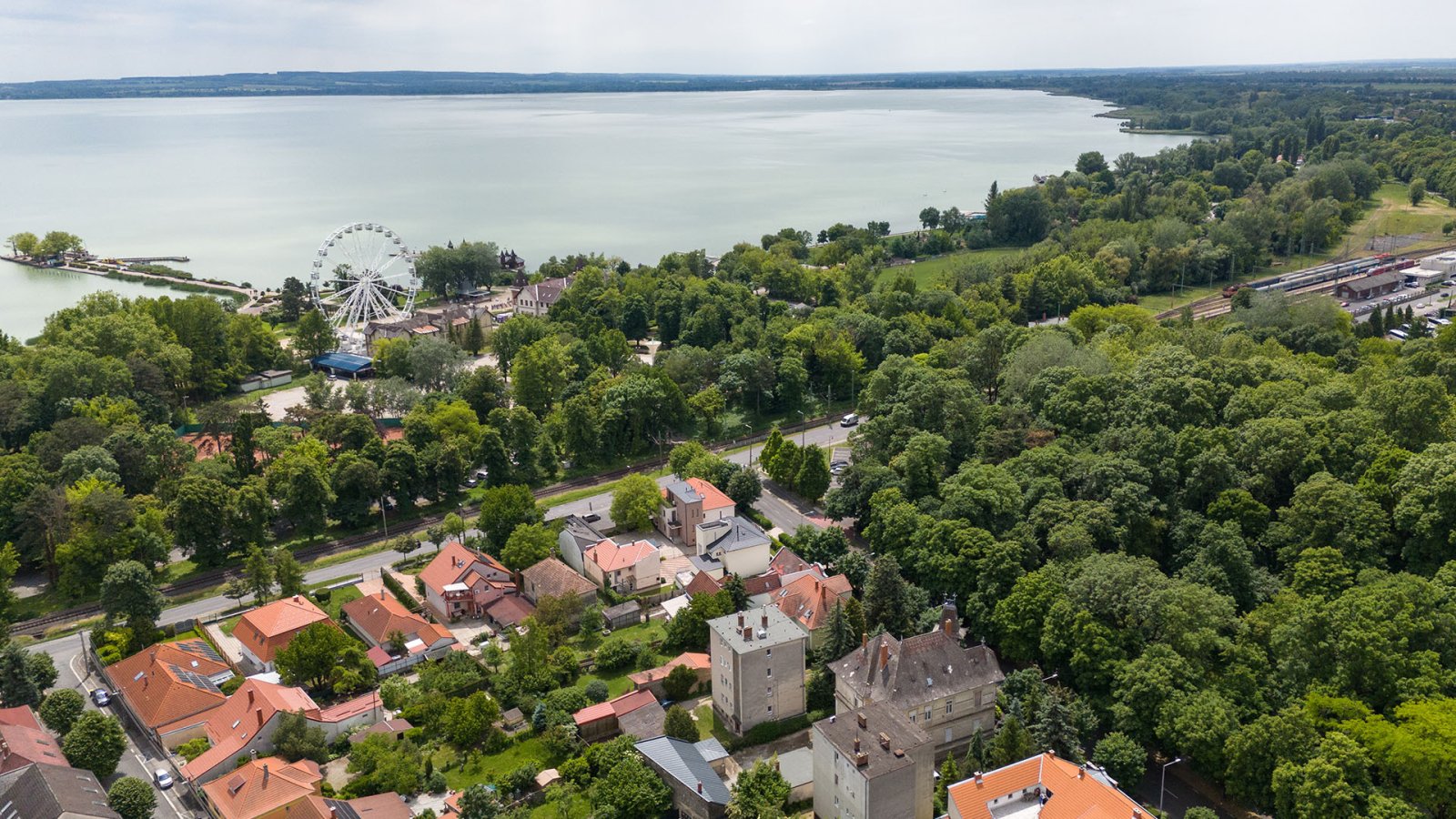 Imposing town villa in Keszthely on the northern shore of Lake Balaton, photo 4 of 70
