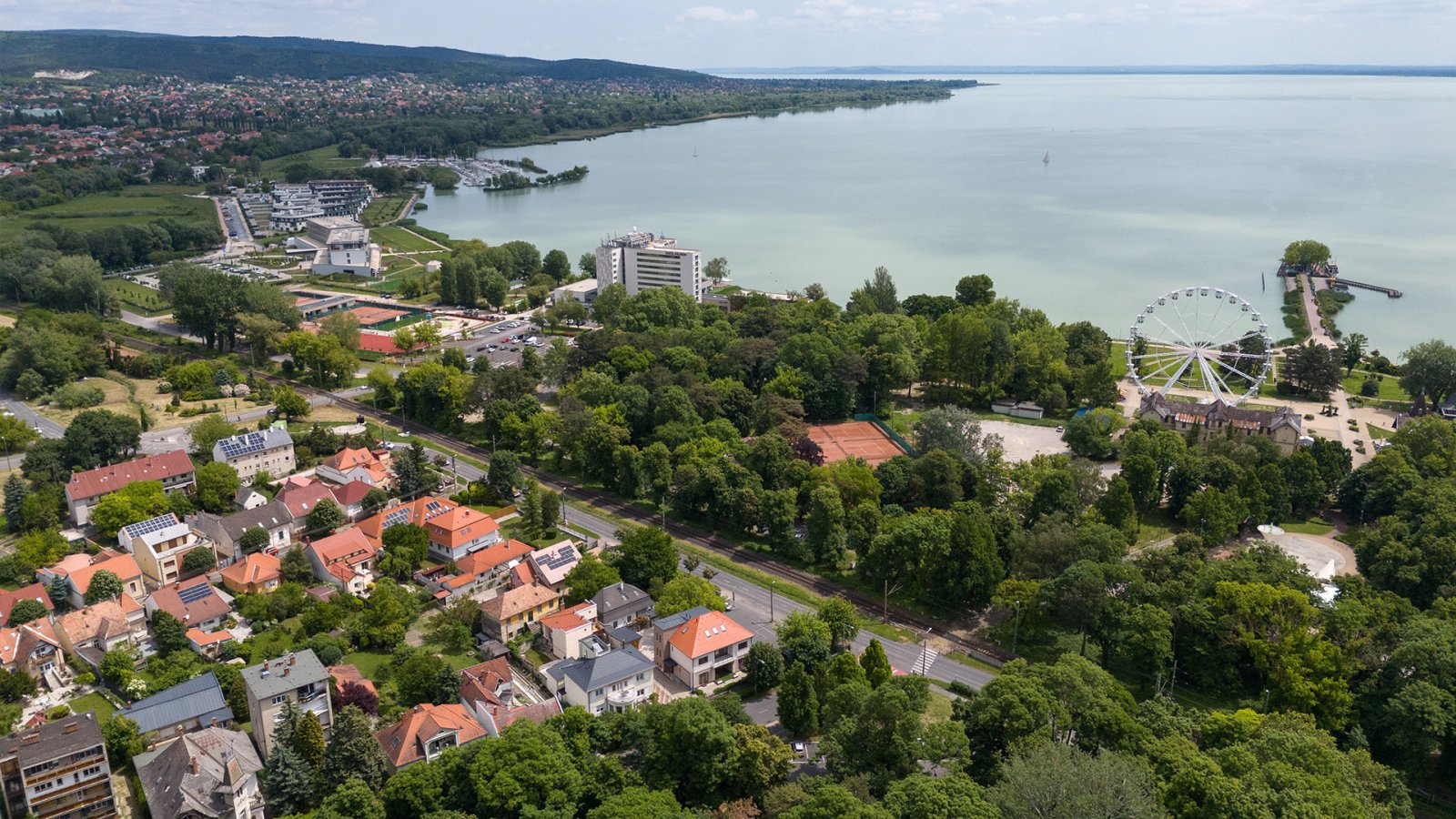 Imposing town villa in Keszthely on the northern shore of Lake Balaton, photo 5 of 70