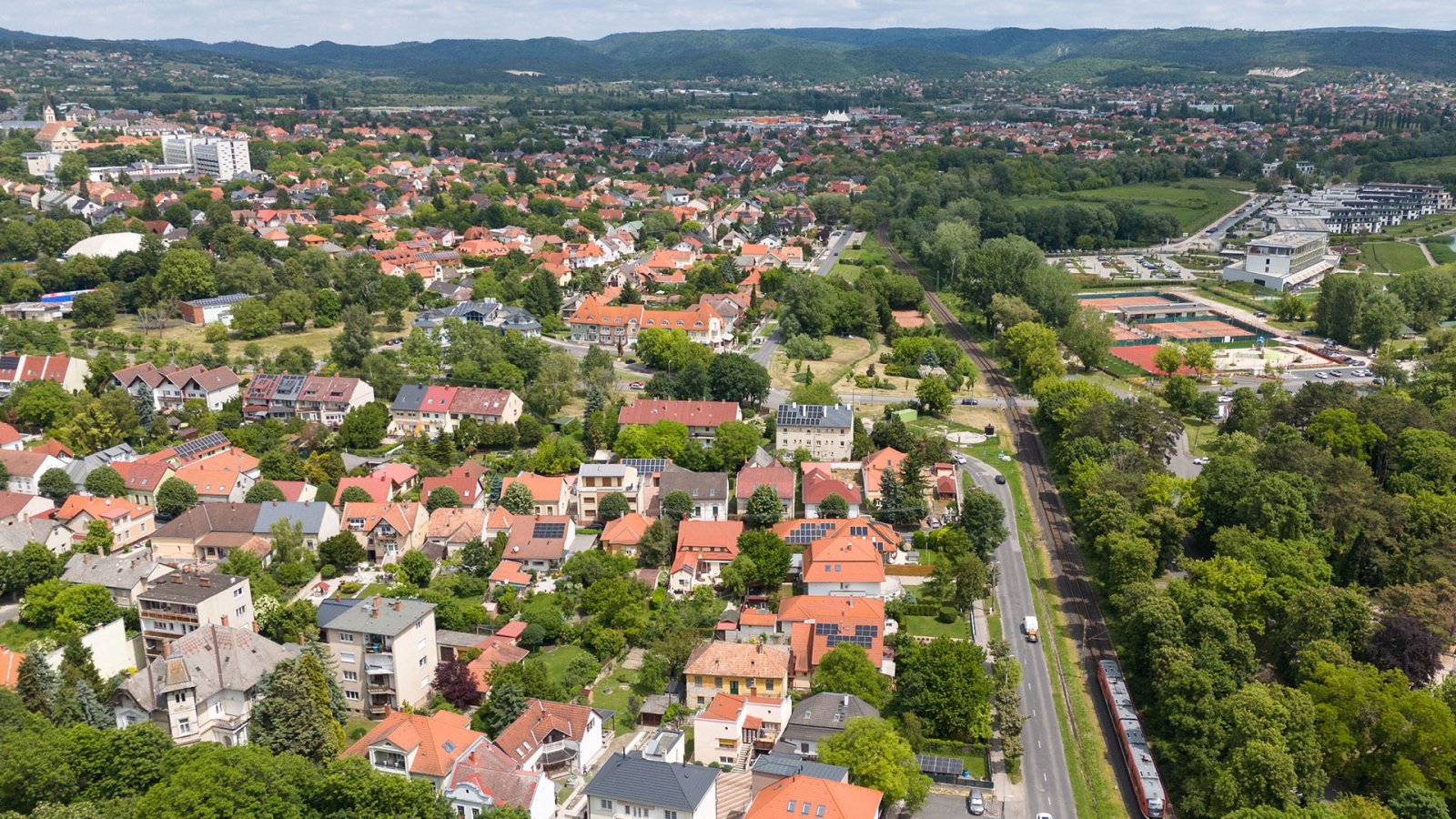 Imposing town villa in Keszthely on the northern shore of Lake Balaton, photo 6 of 70