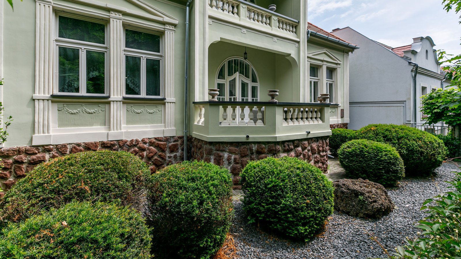 Imposing town villa in Keszthely on the northern shore of Lake Balaton, photo 11 of 70