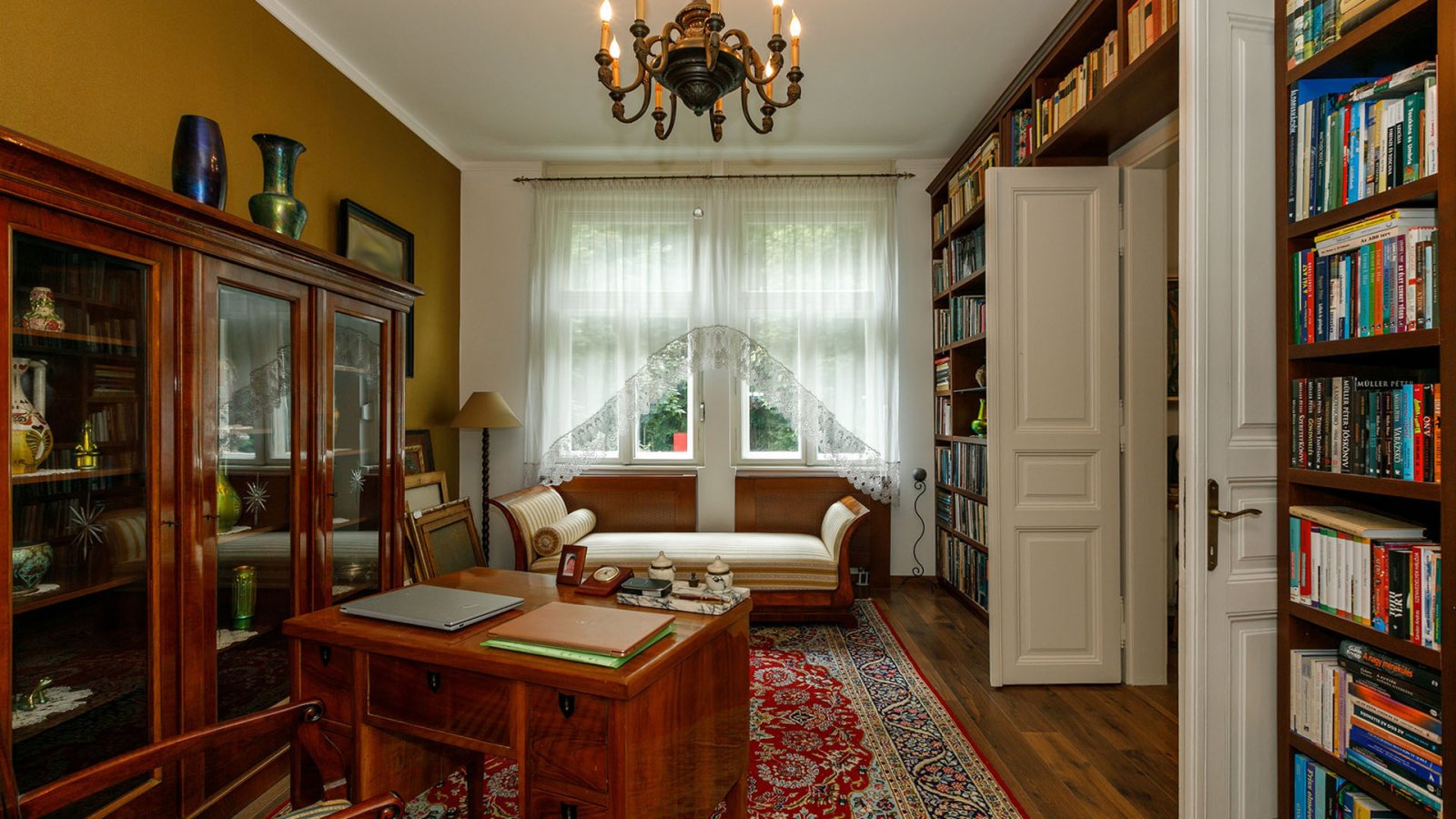 Imposing town villa in Keszthely on the northern shore of Lake Balaton, photo 33 of 70