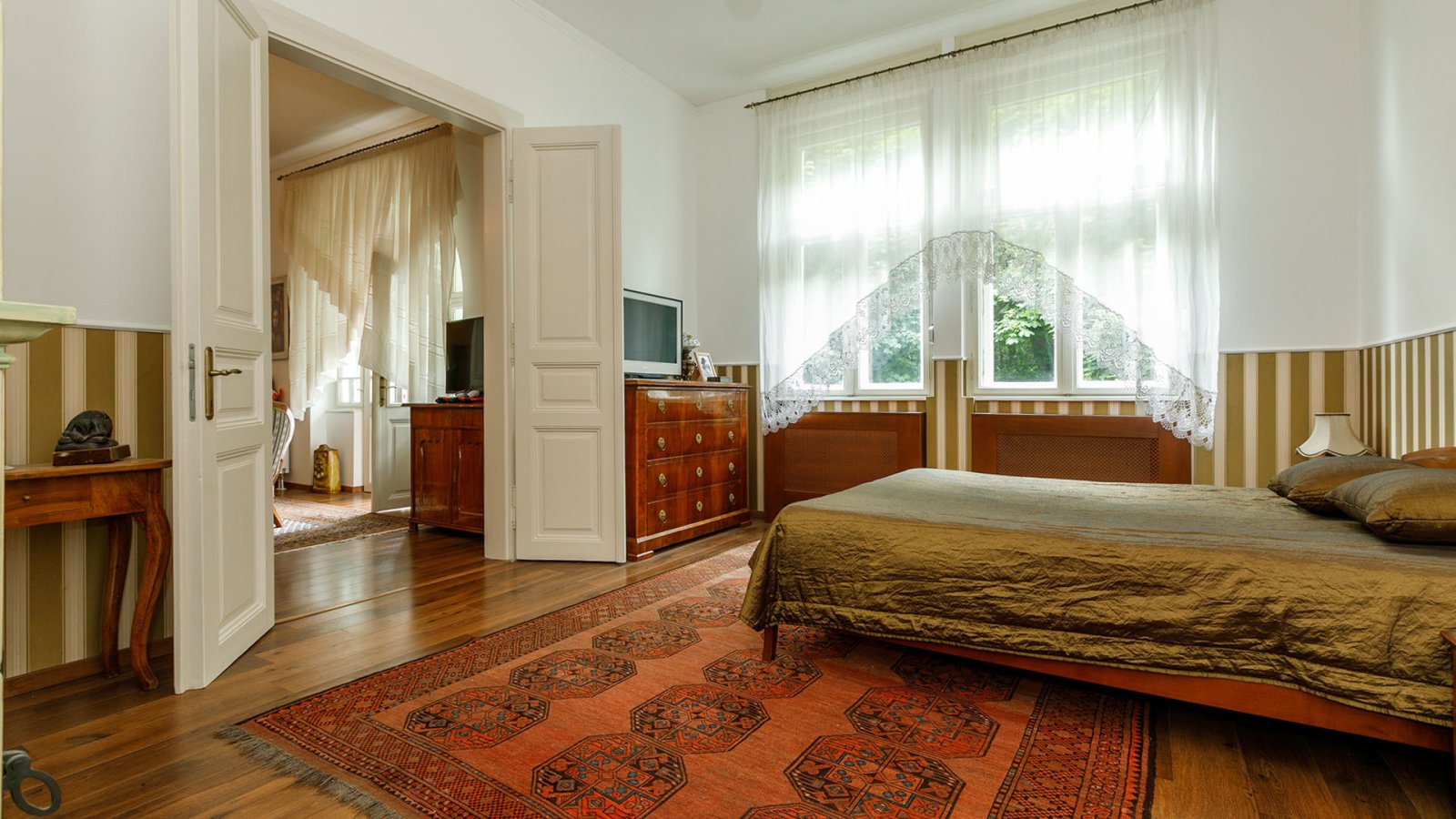 Imposing town villa in Keszthely on the northern shore of Lake Balaton, photo 44 of 70