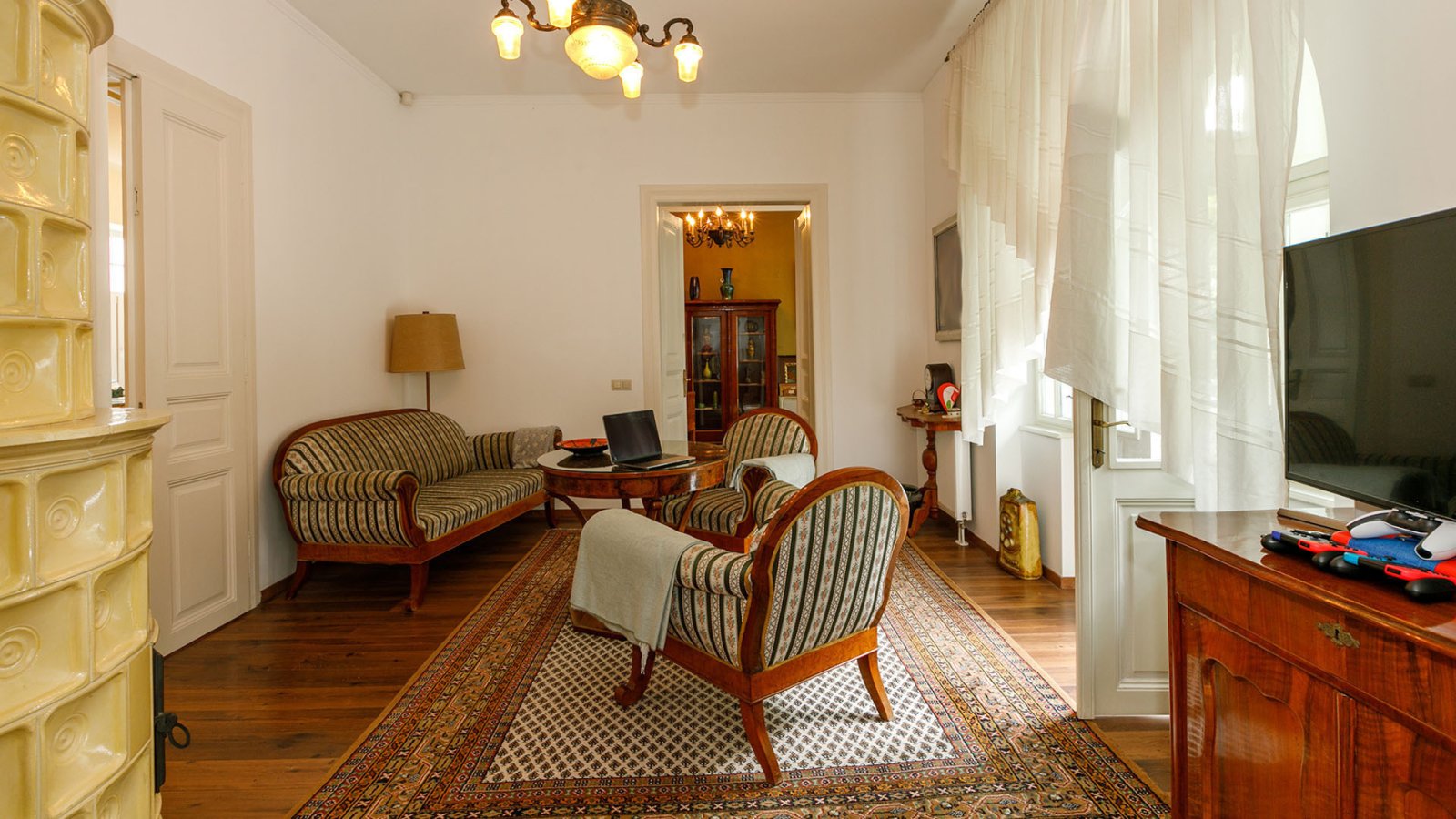 Imposing town villa in Keszthely on the northern shore of Lake Balaton, photo 46 of 70