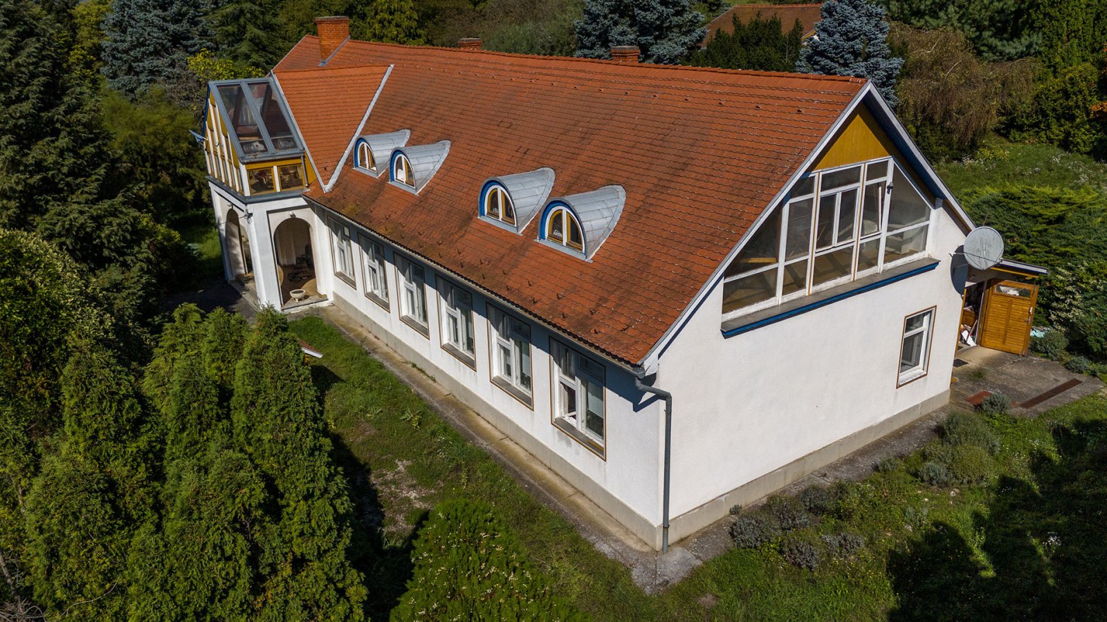 (AAA) Historisches Gebäude als Atelier, Seminarhaus oder großes Wohnhaus (AAA) – Szentgyörgyvár, Bild 1 von 91