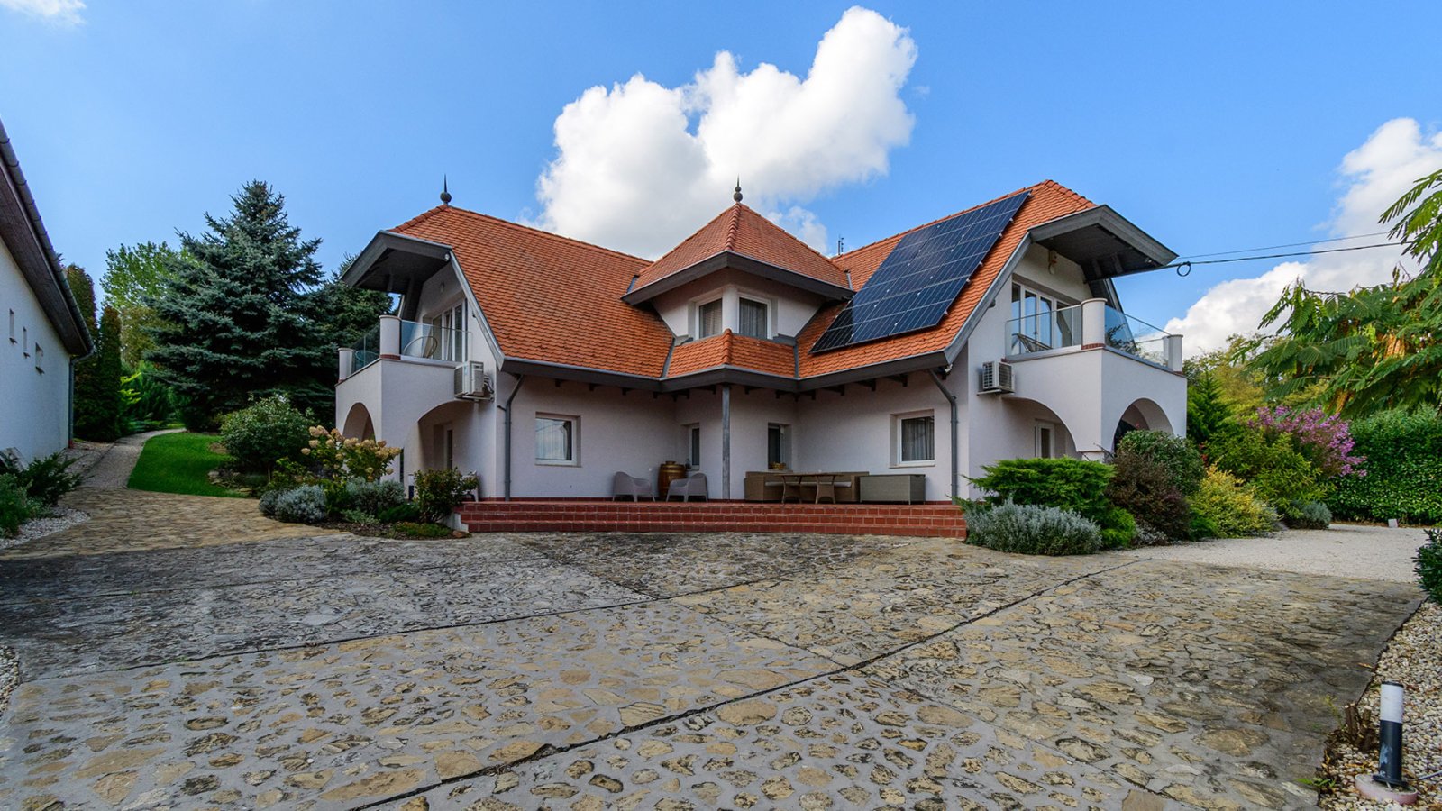 (AAA) Schönes Anwesen mit Ferienwohnungen oder Mehrgenerationenhaus – Héviz, Bild 1 von 27