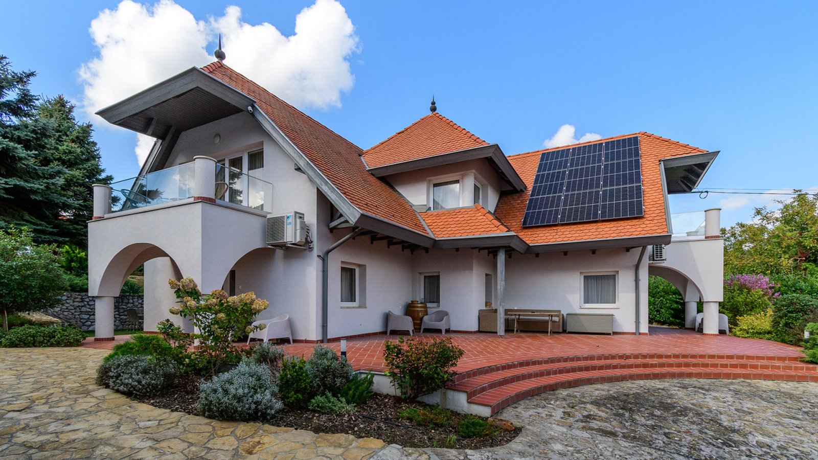 (AAA) Schönes Anwesen mit Ferienwohnungen oder Mehrgenerationenhaus – Héviz, Bild 2 von 27